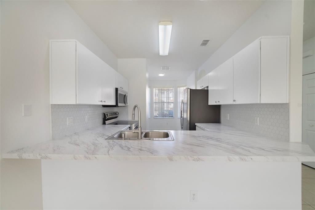 Active With Contract: $255,000 (3 beds, 2 baths, 1468 Square Feet)
