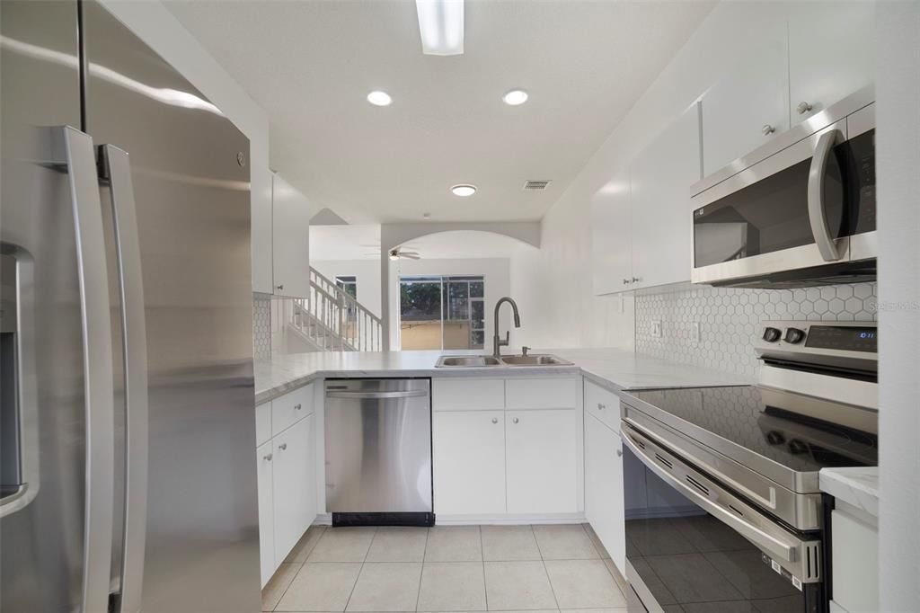Active With Contract: $255,000 (3 beds, 2 baths, 1468 Square Feet)