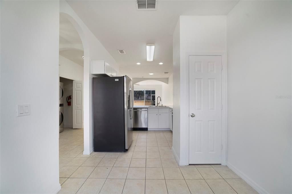 Active With Contract: $255,000 (3 beds, 2 baths, 1468 Square Feet)