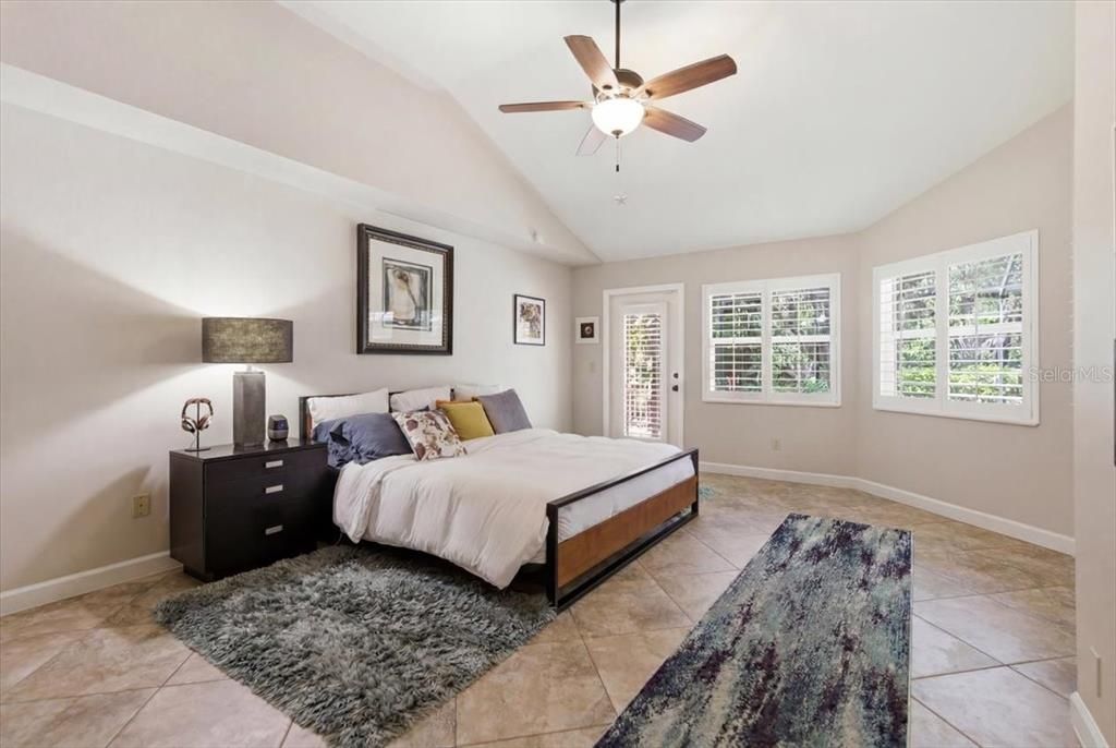 Active With Contract: $995,900 (5 beds, 3 baths, 3224 Square Feet)