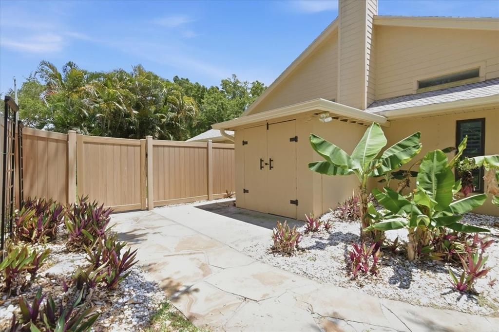 Active With Contract: $995,900 (5 beds, 3 baths, 3224 Square Feet)