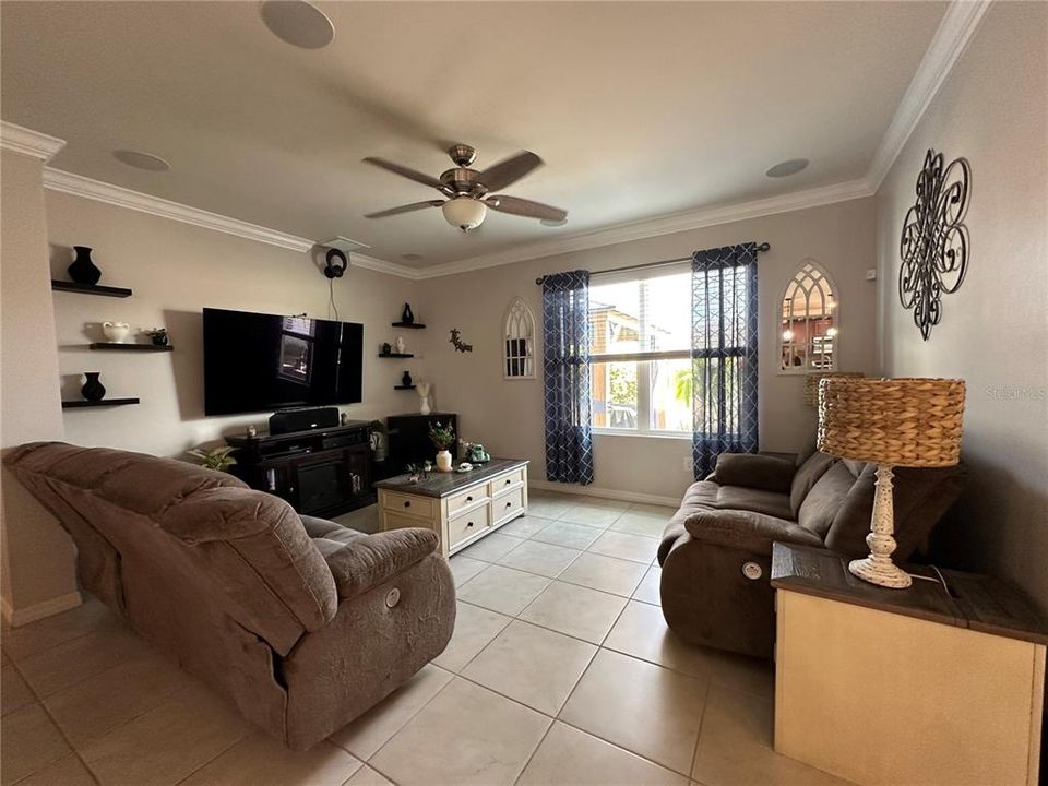 En Venta: $355,000 (4 camas, 2 baños, 1828 Pies cuadrados)