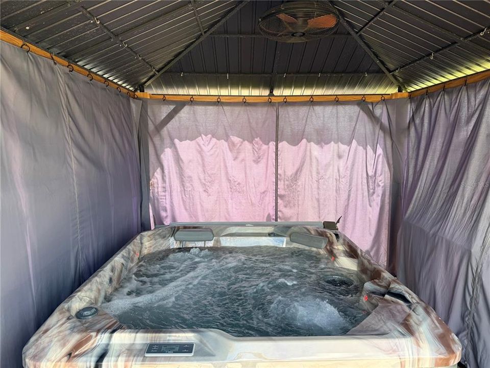 En Venta: $355,000 (4 camas, 2 baños, 1828 Pies cuadrados)
