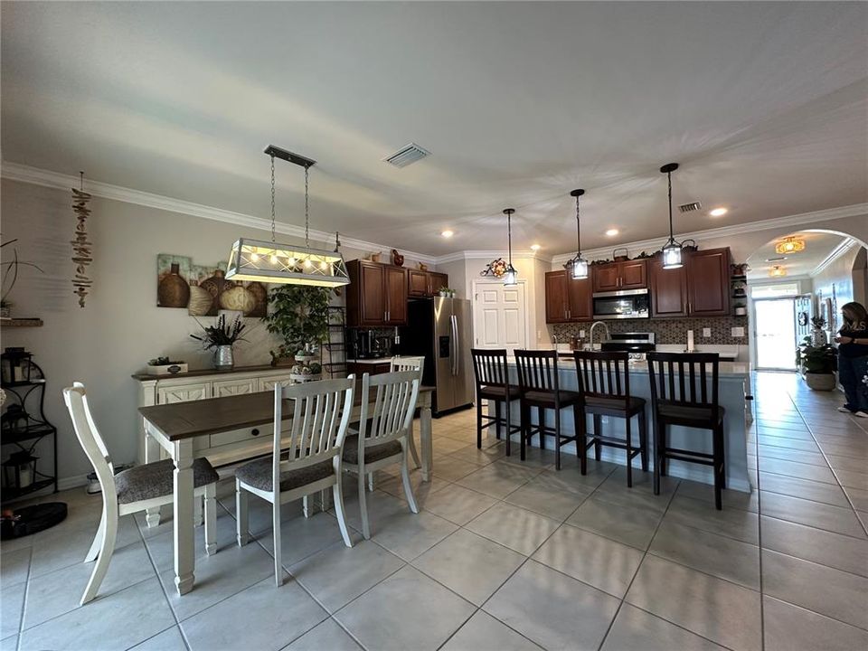 En Venta: $355,000 (4 camas, 2 baños, 1828 Pies cuadrados)