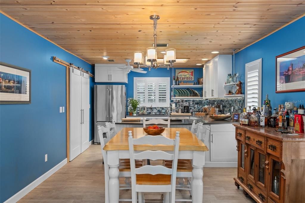 For Sale: $899,000 (3 beds, 2 baths, 1976 Square Feet)