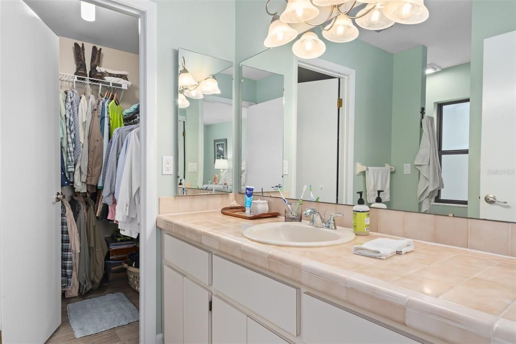 For Sale: $899,000 (3 beds, 2 baths, 1976 Square Feet)