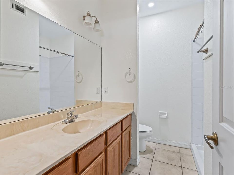 For Sale: $164,000 (2 beds, 2 baths, 1190 Square Feet)