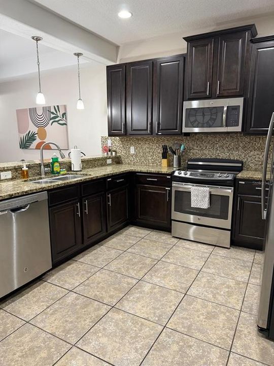 En Venta: $292,000 (3 camas, 2 baños, 1632 Pies cuadrados)