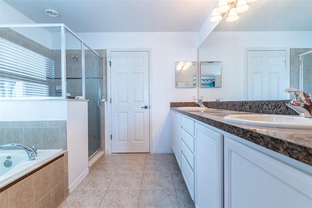 En Venta: $440,000 (4 camas, 2 baños, 3108 Pies cuadrados)