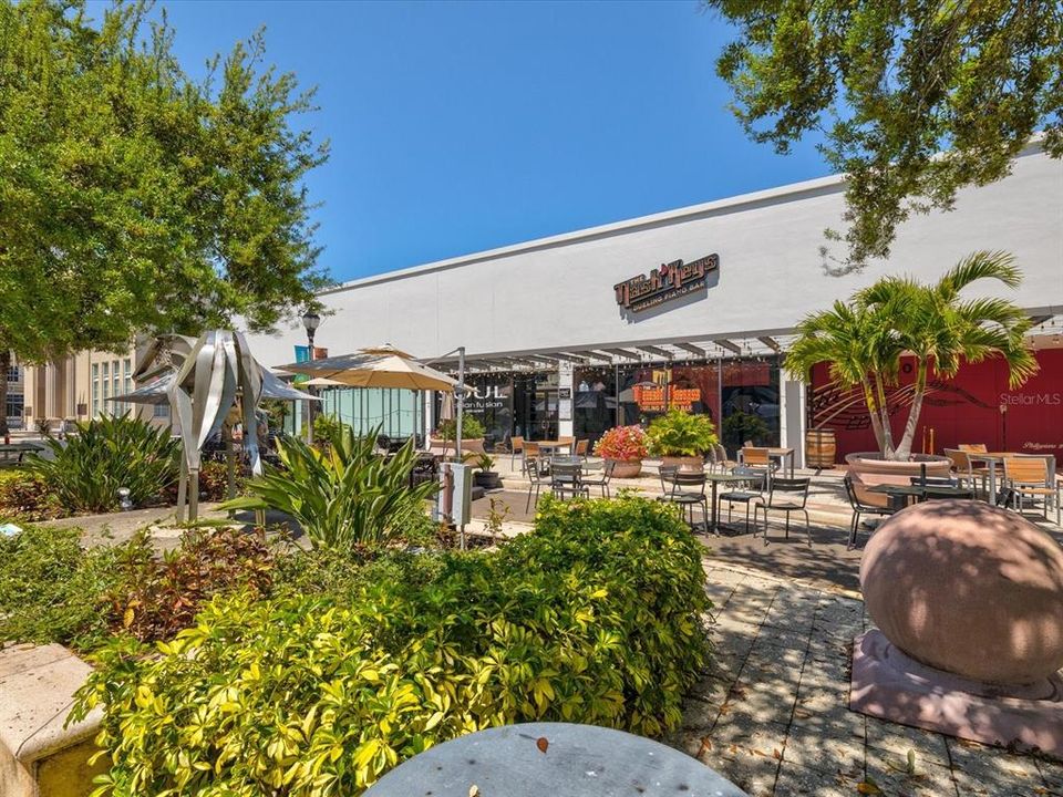 For Sale: $549,900 (2 beds, 2 baths, 1856 Square Feet)