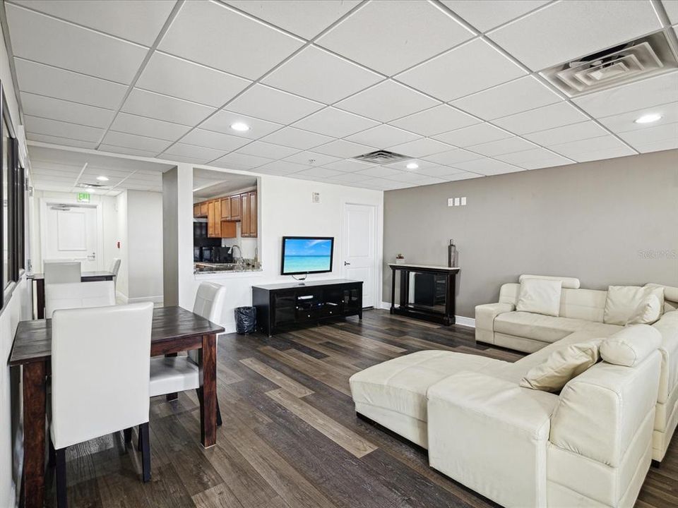 For Sale: $549,900 (2 beds, 2 baths, 1856 Square Feet)