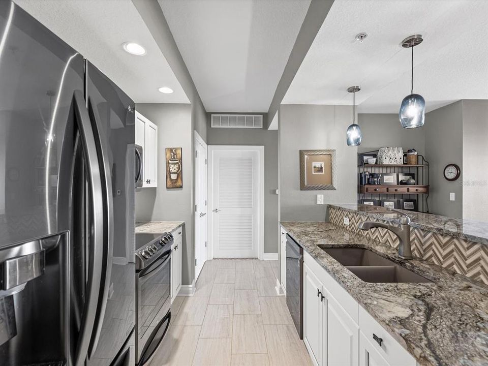 For Sale: $549,900 (2 beds, 2 baths, 1856 Square Feet)