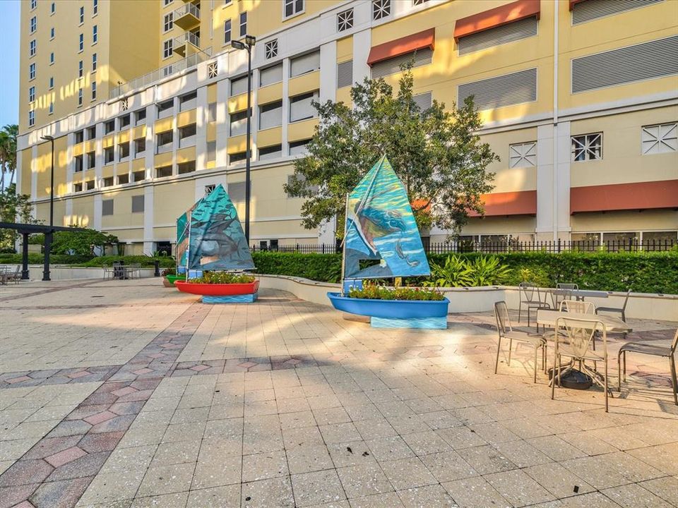 For Sale: $549,900 (2 beds, 2 baths, 1856 Square Feet)
