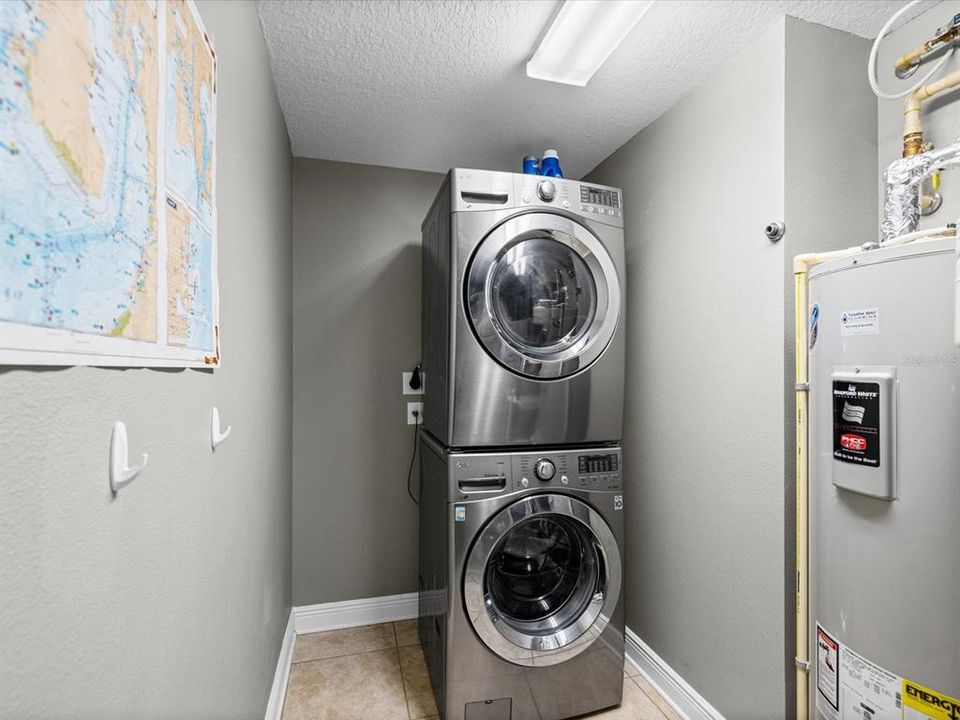 For Sale: $549,900 (2 beds, 2 baths, 1856 Square Feet)