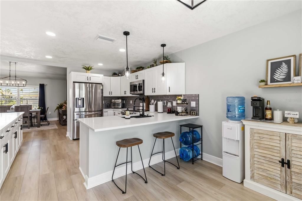 En Venta: $799,000 (3 camas, 3 baños, 2049 Pies cuadrados)