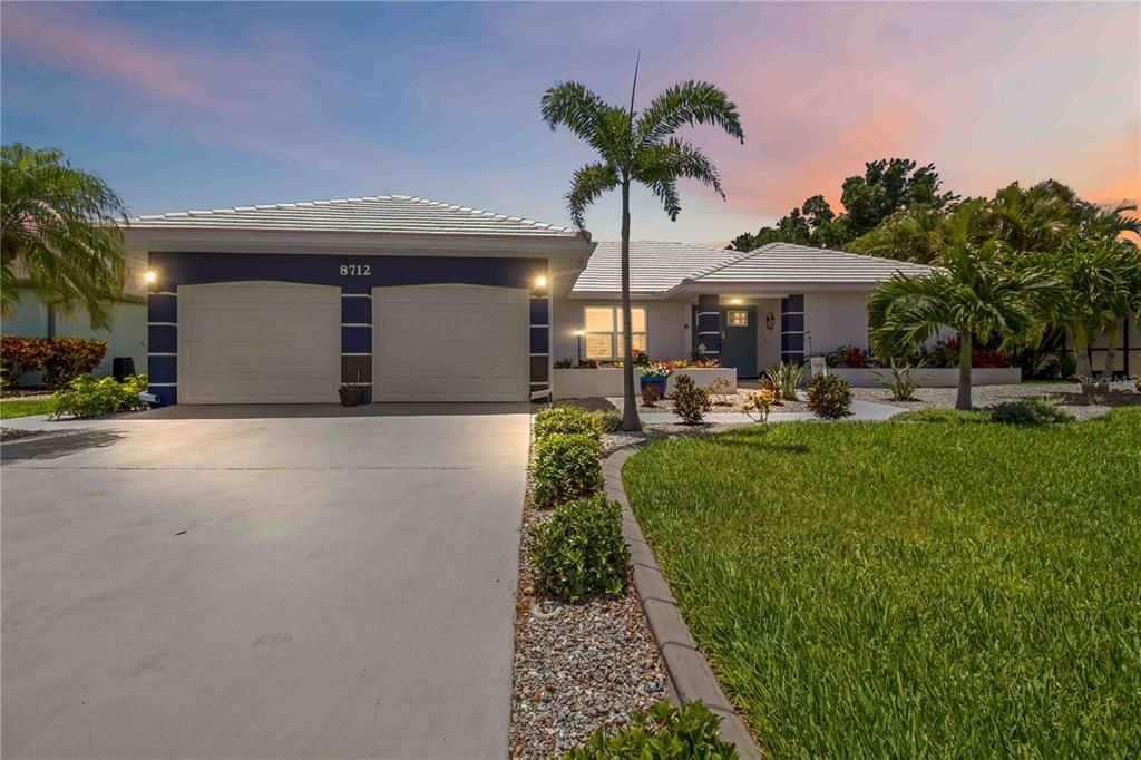 En Venta: $799,000 (3 camas, 3 baños, 2049 Pies cuadrados)