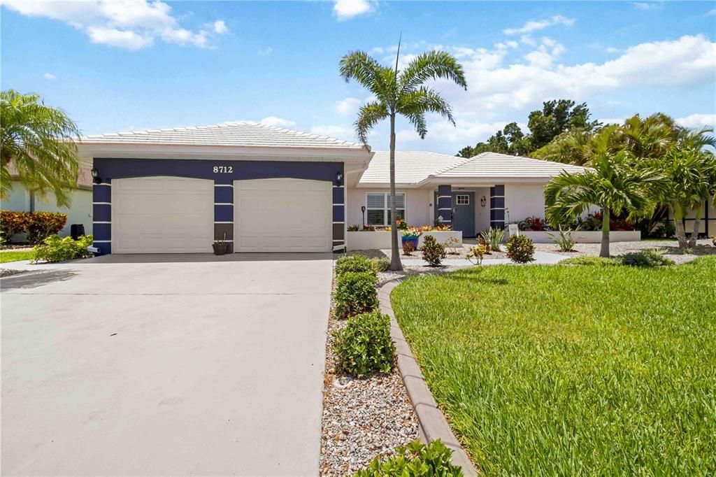En Venta: $799,000 (3 camas, 3 baños, 2049 Pies cuadrados)