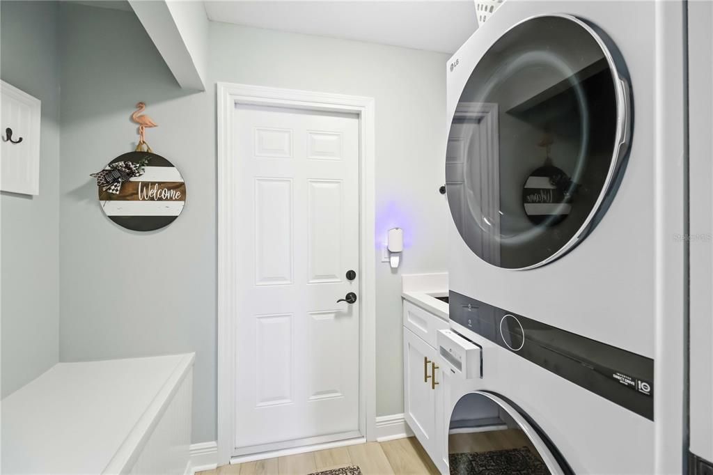 En Venta: $799,000 (3 camas, 3 baños, 2049 Pies cuadrados)