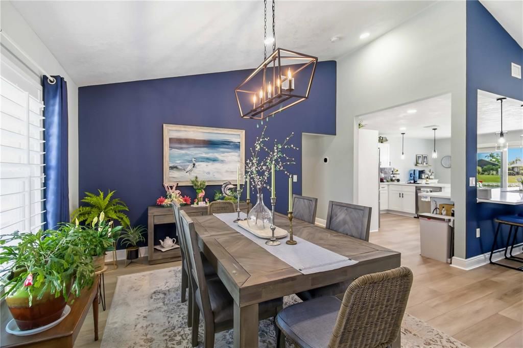 En Venta: $799,000 (3 camas, 3 baños, 2049 Pies cuadrados)
