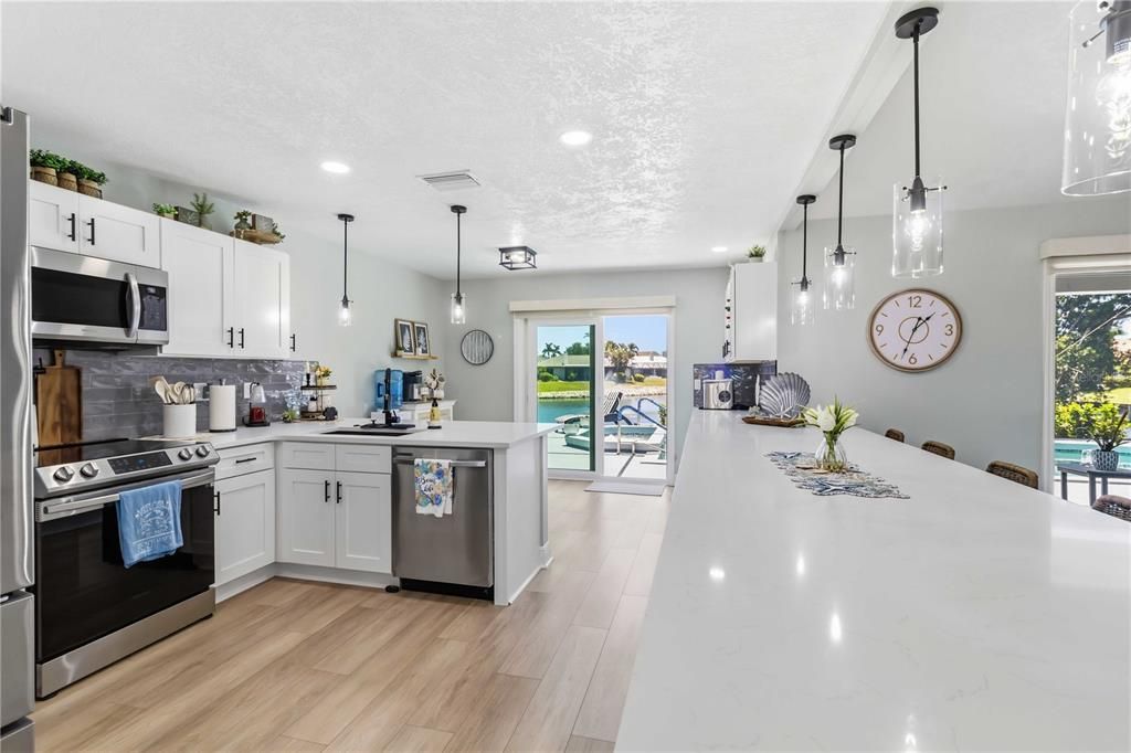 En Venta: $799,000 (3 camas, 3 baños, 2049 Pies cuadrados)