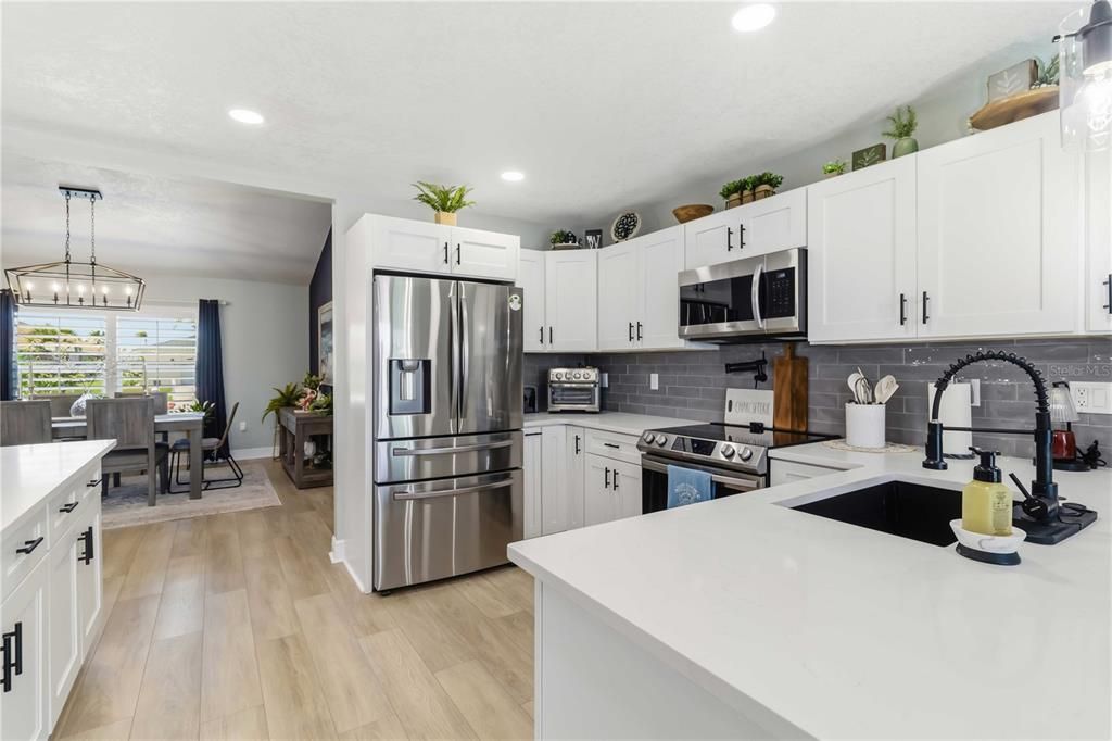 En Venta: $799,000 (3 camas, 3 baños, 2049 Pies cuadrados)