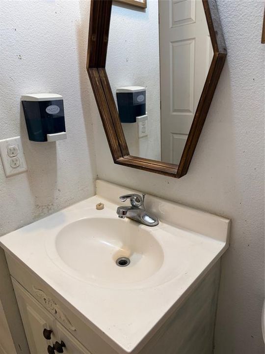 Active With Contract: $350,000 (4 beds, 0 baths, 1762 Square Feet)