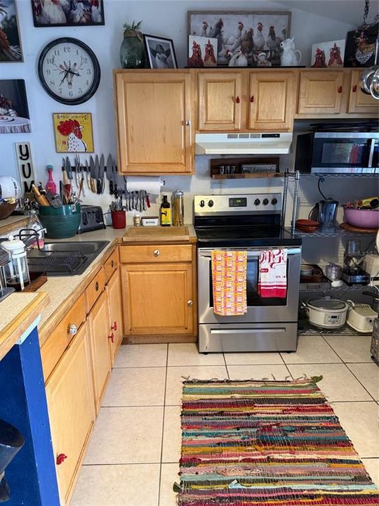 Active With Contract: $350,000 (4 beds, 0 baths, 1762 Square Feet)