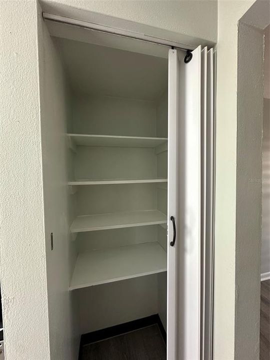 Под контрактом: $182,000 (3 спален, 1 ванн, 1080 Квадратных фут)