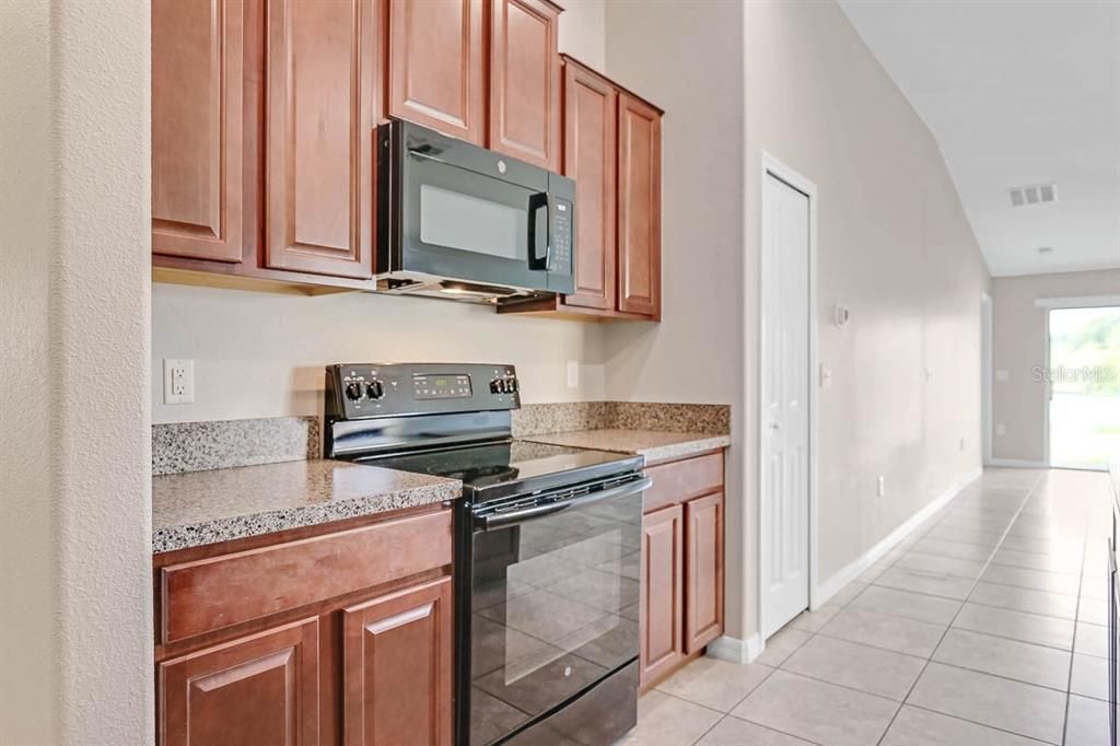 For Rent: $1,900 (3 beds, 2 baths, 1451 Square Feet)