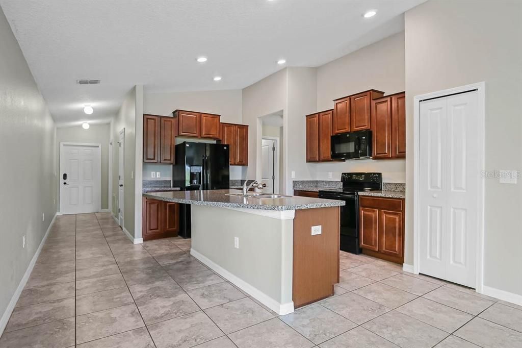 For Rent: $1,900 (3 beds, 2 baths, 1451 Square Feet)