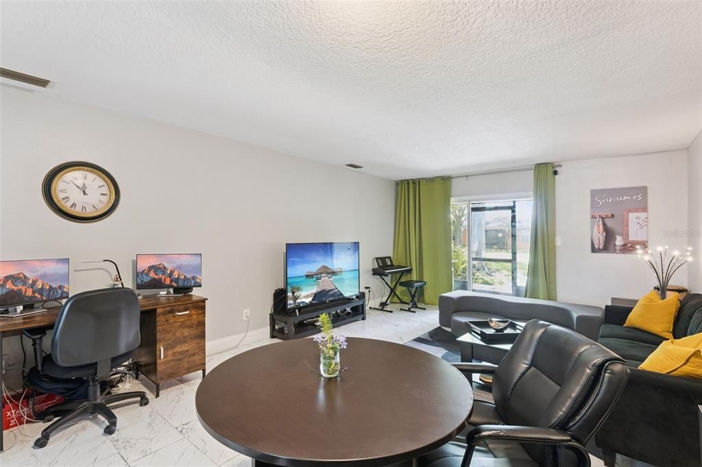 На продажу: $199,000 (2 спален, 2 ванн, 1058 Квадратных фут)
