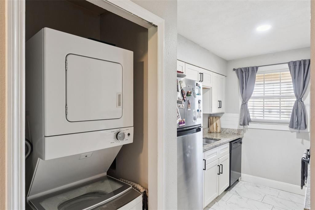 На продажу: $199,000 (2 спален, 2 ванн, 1058 Квадратных фут)