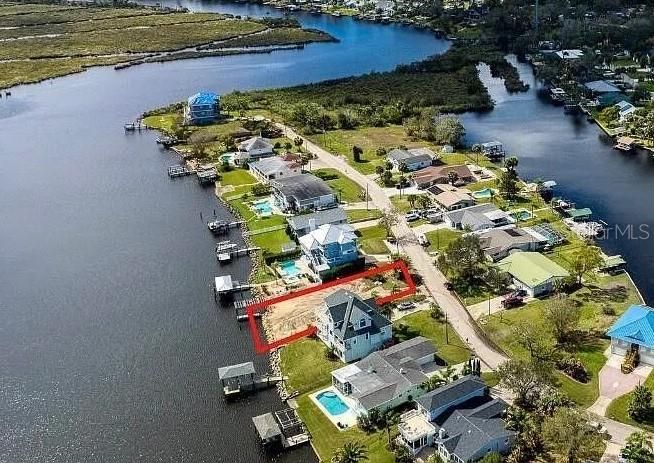 En Venta: $400,000 (0.27 acres)