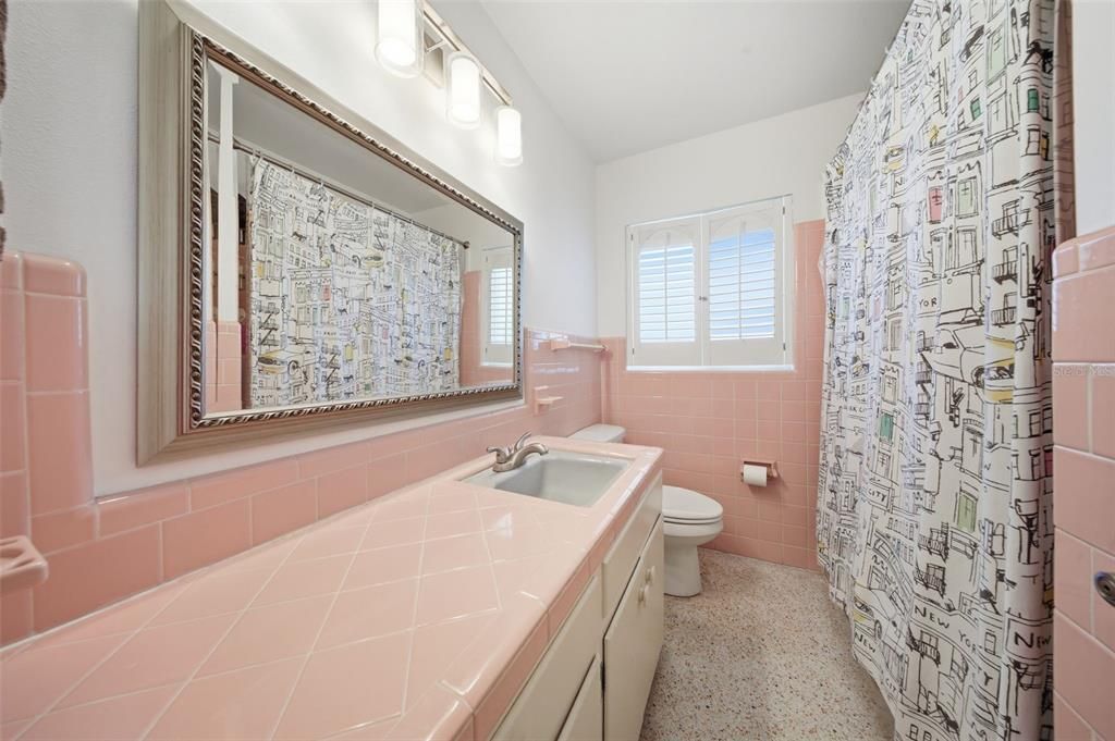 Под контрактом: $429,900 (3 спален, 2 ванн, 1697 Квадратных фут)