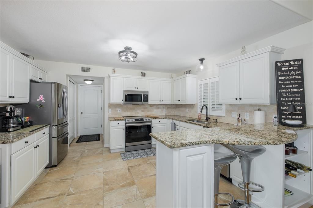 Activo con contrato: $719,900 (4 camas, 2 baños, 2718 Pies cuadrados)