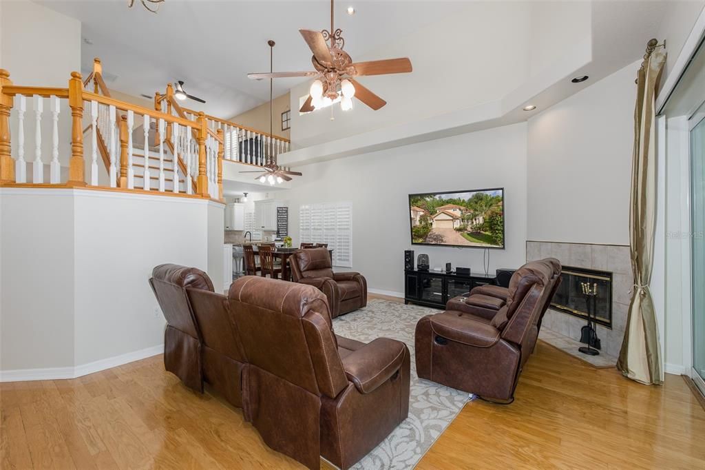 Activo con contrato: $719,900 (4 camas, 2 baños, 2718 Pies cuadrados)
