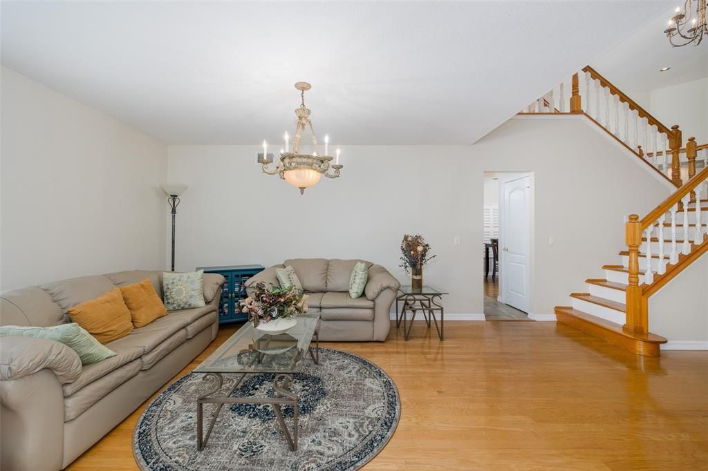 Activo con contrato: $719,900 (4 camas, 2 baños, 2718 Pies cuadrados)