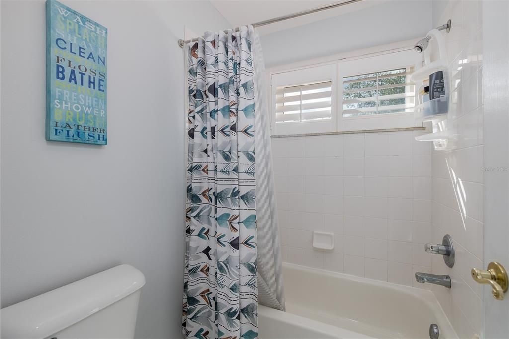 Activo con contrato: $719,900 (4 camas, 2 baños, 2718 Pies cuadrados)