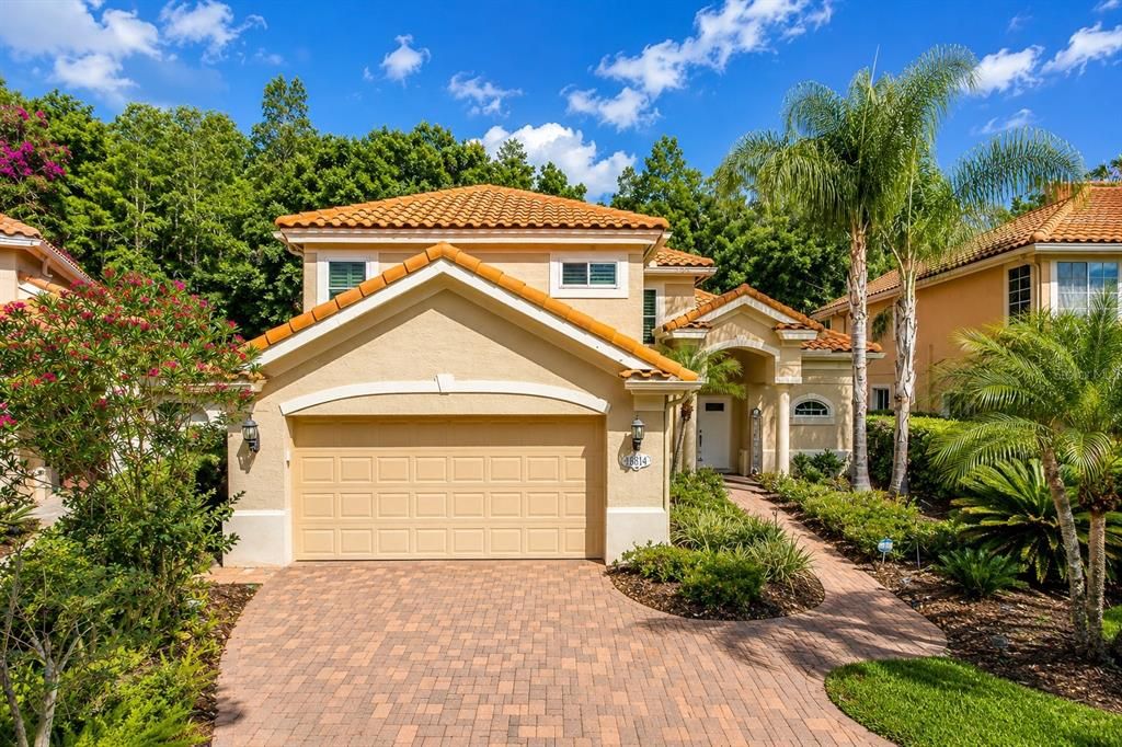 Activo con contrato: $719,900 (4 camas, 2 baños, 2718 Pies cuadrados)