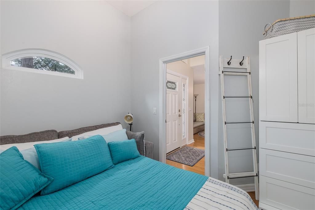Activo con contrato: $719,900 (4 camas, 2 baños, 2718 Pies cuadrados)
