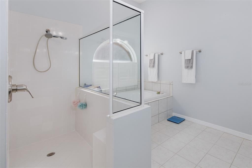 Activo con contrato: $719,900 (4 camas, 2 baños, 2718 Pies cuadrados)