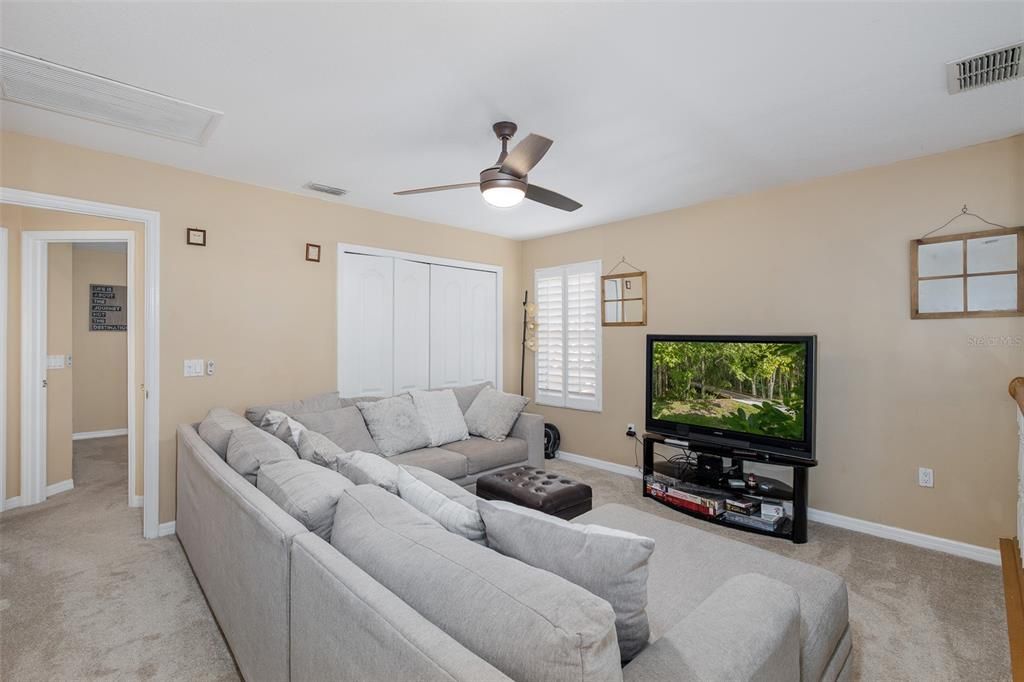 Activo con contrato: $719,900 (4 camas, 2 baños, 2718 Pies cuadrados)