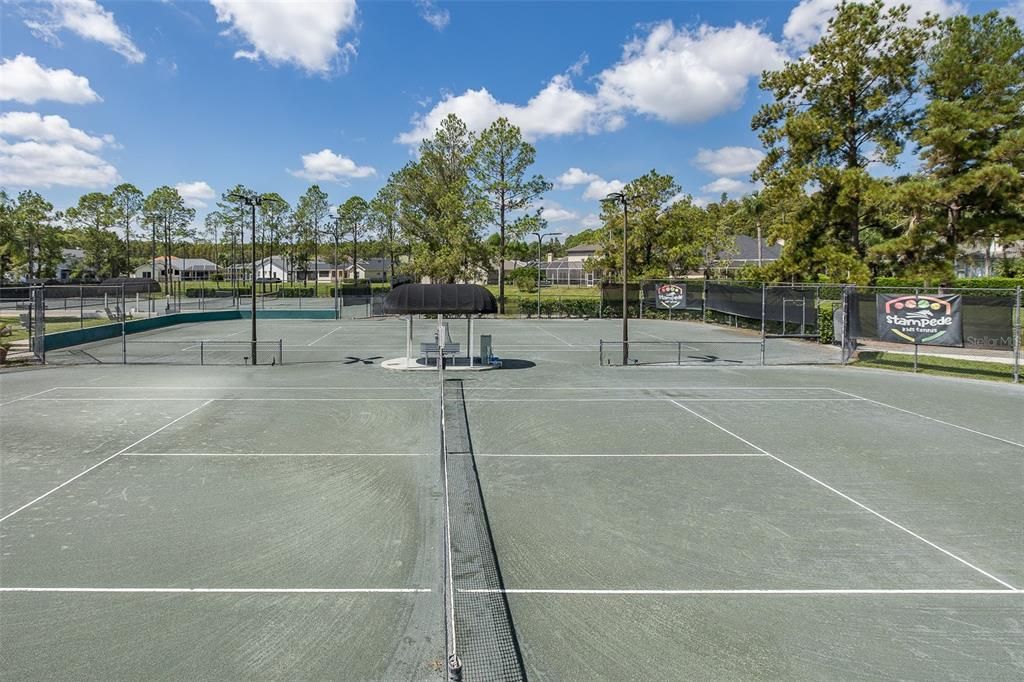 Activo con contrato: $719,900 (4 camas, 2 baños, 2718 Pies cuadrados)