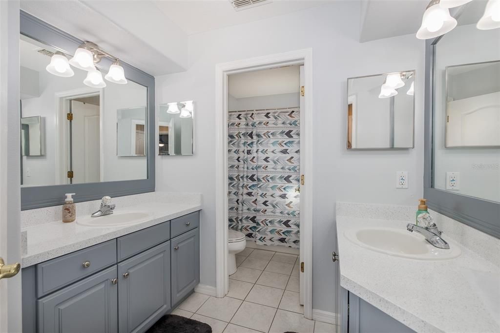 Activo con contrato: $719,900 (4 camas, 2 baños, 2718 Pies cuadrados)