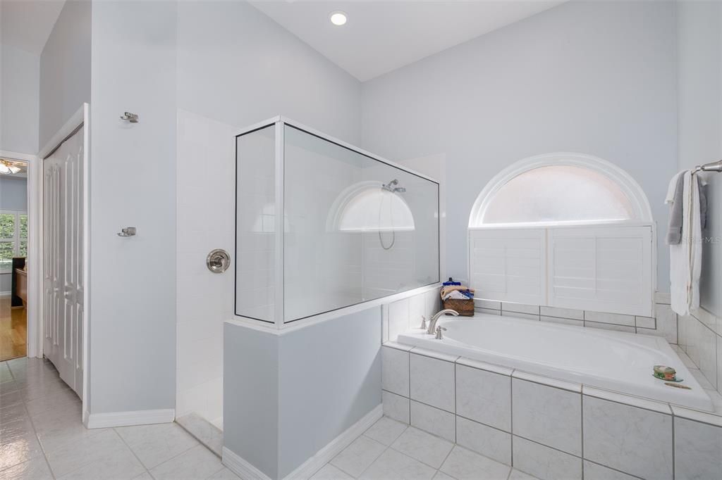 Activo con contrato: $719,900 (4 camas, 2 baños, 2718 Pies cuadrados)