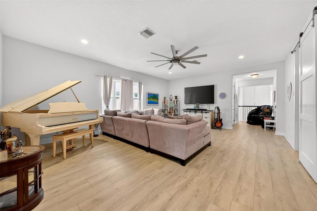 For Sale: $1,350,000 (5 beds, 4 baths, 4345 Square Feet)