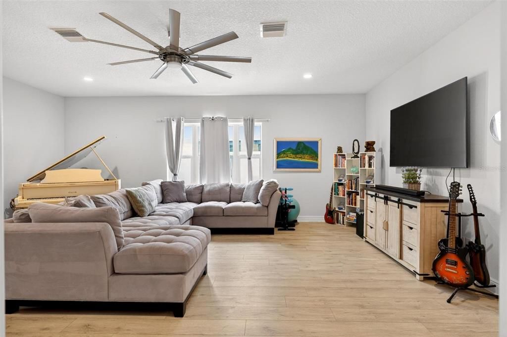 For Sale: $1,350,000 (5 beds, 4 baths, 4345 Square Feet)