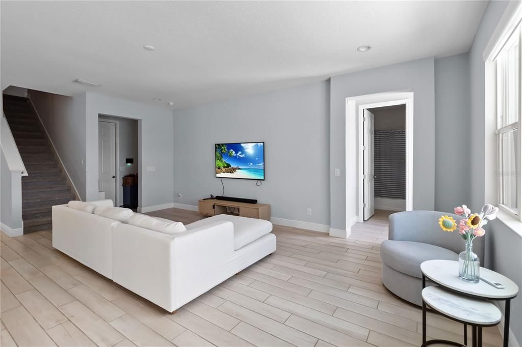 En Venta: $665,000 (4 camas, 3 baños, 3166 Pies cuadrados)