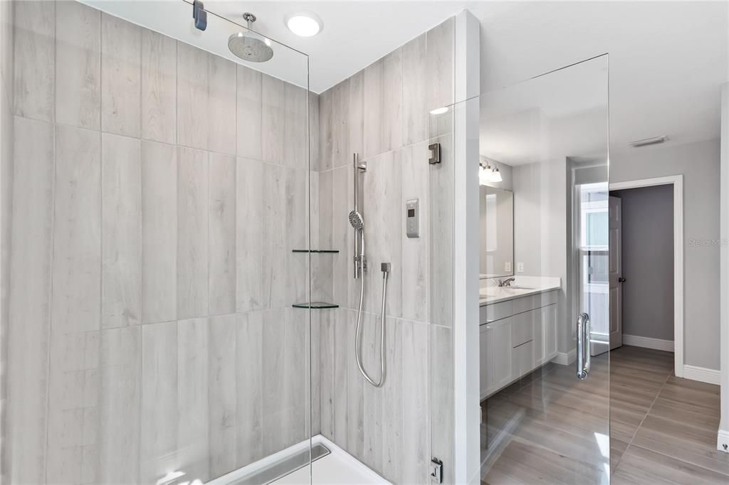En Venta: $665,000 (4 camas, 3 baños, 3166 Pies cuadrados)