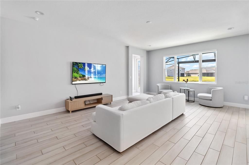 En Venta: $665,000 (4 camas, 3 baños, 3166 Pies cuadrados)